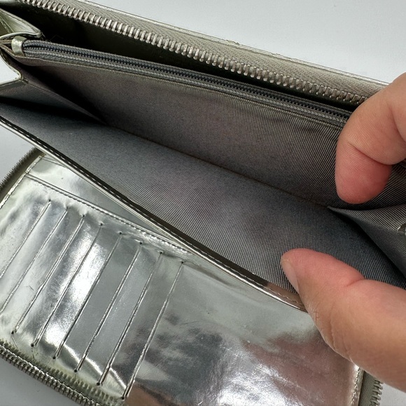 CHANEL Matelasse Rare Metallic Patent Leather Zip Around Wallet or Clutch - Picture 5 of 7